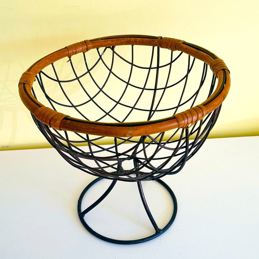 Vtg Rattan Wire Pedestal Basket Bowl Fruit Rustic Farmhouse Farm-Fresh Eggs